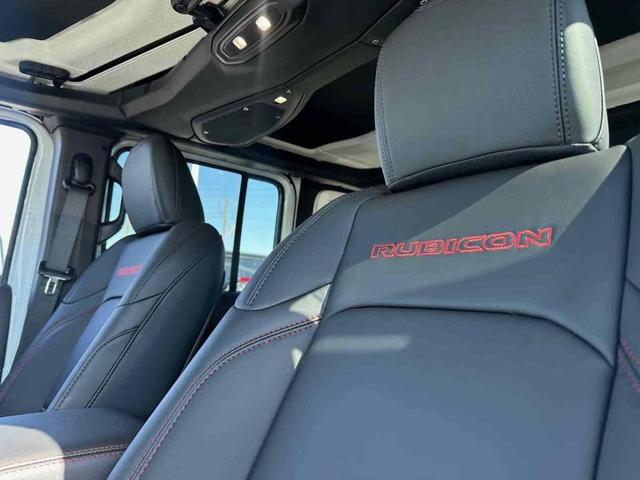 Photo of 2025 Bright White Clearcoat Jeep Wrangler
