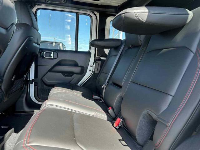 Photo of 2025 Bright White Clearcoat Jeep Wrangler