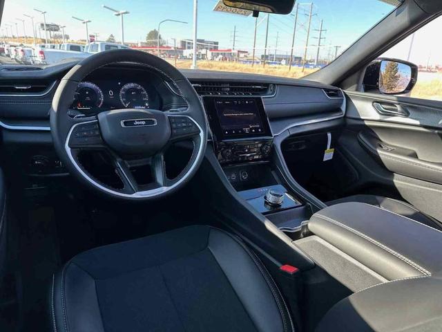 Photo of 2025 Silver Zynith Jeep Grand Cherokee L