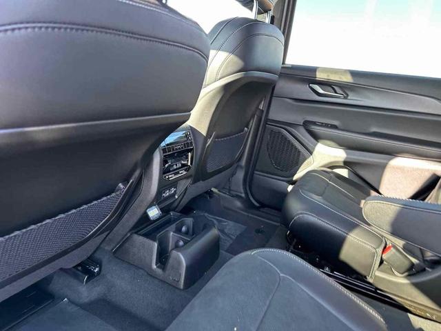 Photo of 2025 Silver Zynith Jeep Grand Cherokee L