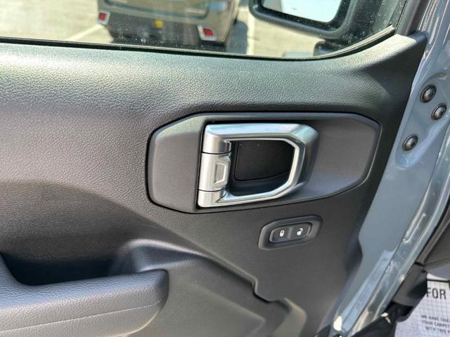 Photo of 2025 Anvil Clearcoat Jeep Gladiator