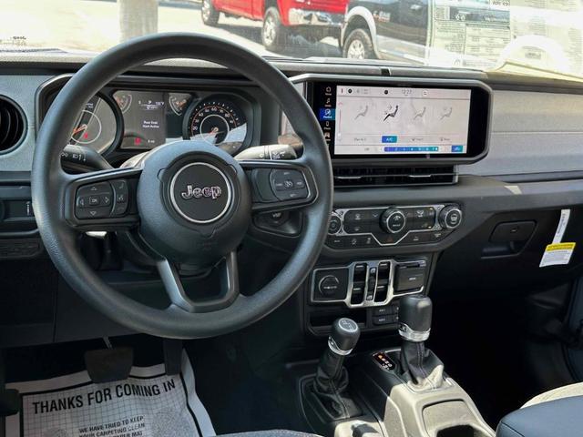 Photo of 2025 Anvil Clearcoat Jeep Gladiator