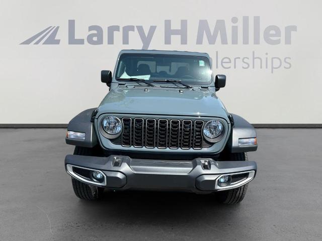 Photo of 2025 Anvil Clearcoat Jeep Gladiator