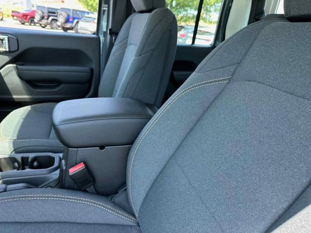 Photo of 2025 Anvil Clearcoat Jeep Gladiator