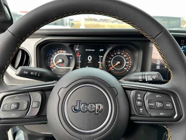 Photo of 2025 Anvil Clearcoat Jeep Gladiator