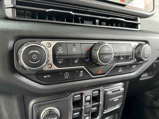 Photo of 2025 Anvil Clearcoat Jeep Gladiator