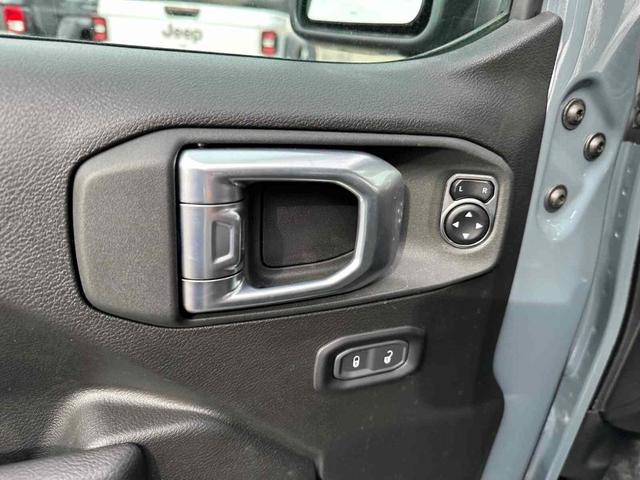 Photo of 2025 Anvil Clearcoat Jeep Gladiator