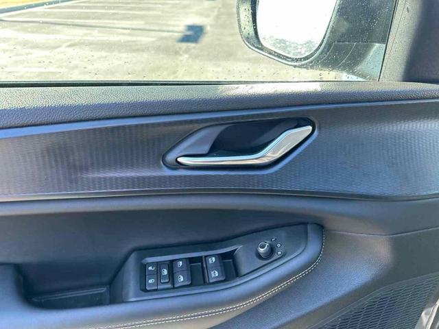 Photo of 2025 Metallic Jeep Grand Cherokee L