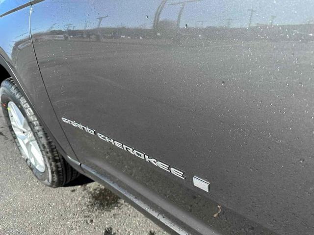 Photo of 2025 Metallic Jeep Grand Cherokee L
