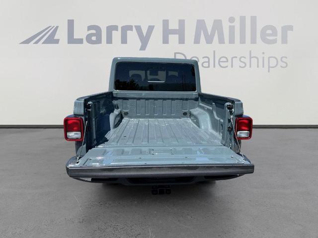 Photo of 2025 Anvil Clearcoat Jeep Gladiator