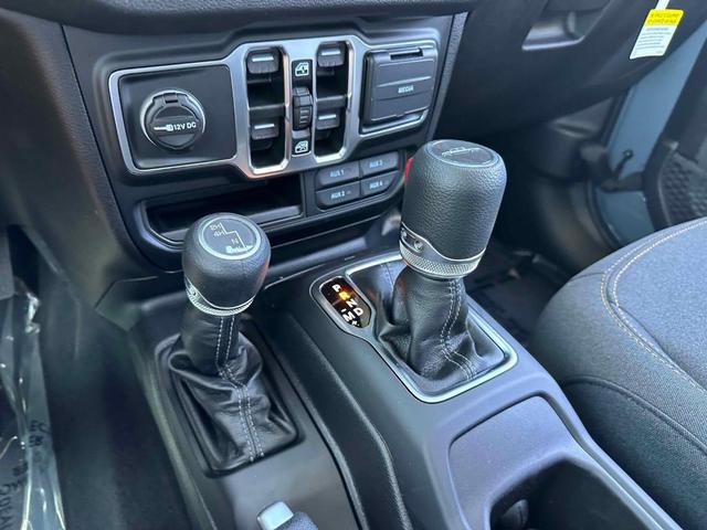 Photo of 2025 Anvil Clearcoat Jeep Gladiator