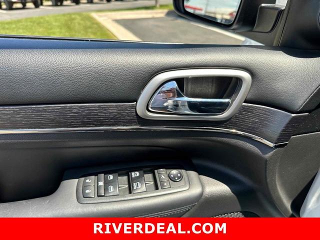 Photo of 2018 Bright White Clearcoat Jeep Grand Cherokee
