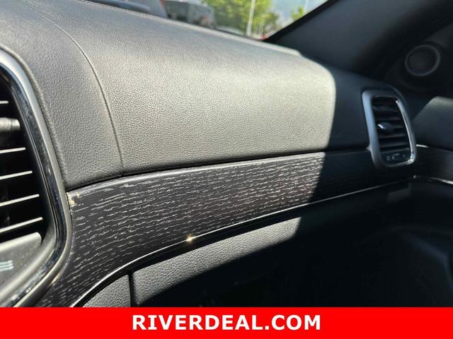 Photo of 2018 Bright White Clearcoat Jeep Grand Cherokee