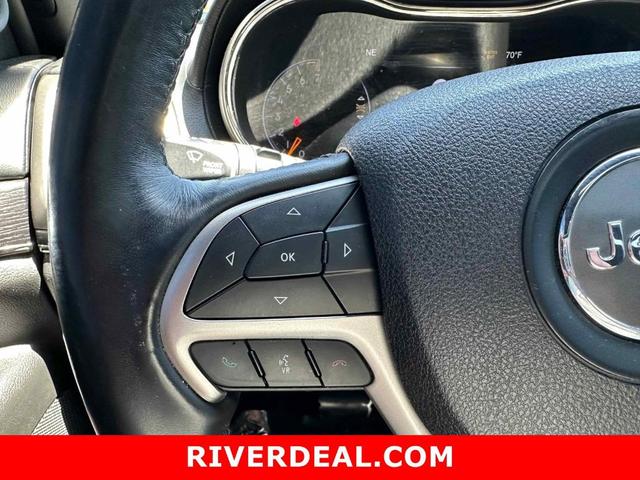 Photo of 2018 Bright White Clearcoat Jeep Grand Cherokee