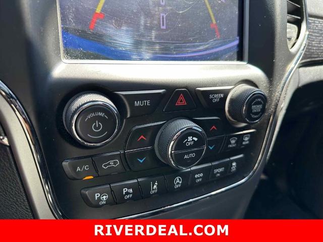 Photo of 2018 Bright White Clearcoat Jeep Grand Cherokee