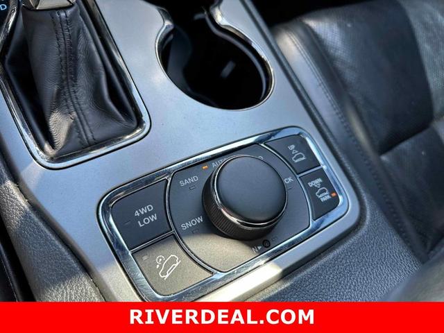 Photo of 2018 Bright White Clearcoat Jeep Grand Cherokee