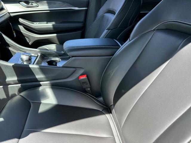 Photo of 2025 Velvet Red Pearlcoat Jeep Grand Cherokee L