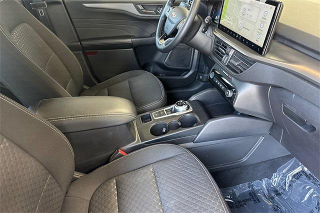Photo of 2023 OXFORD WHITE Ford Escape