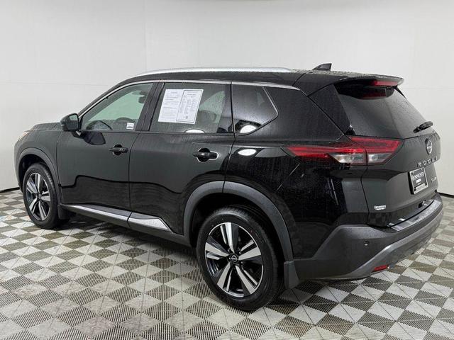 Photo of 2022 Super Black Nissan Rogue