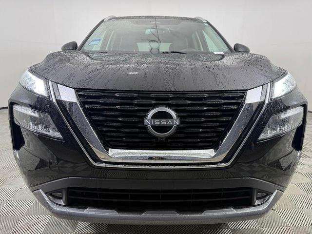 Photo of 2022 Super Black Nissan Rogue