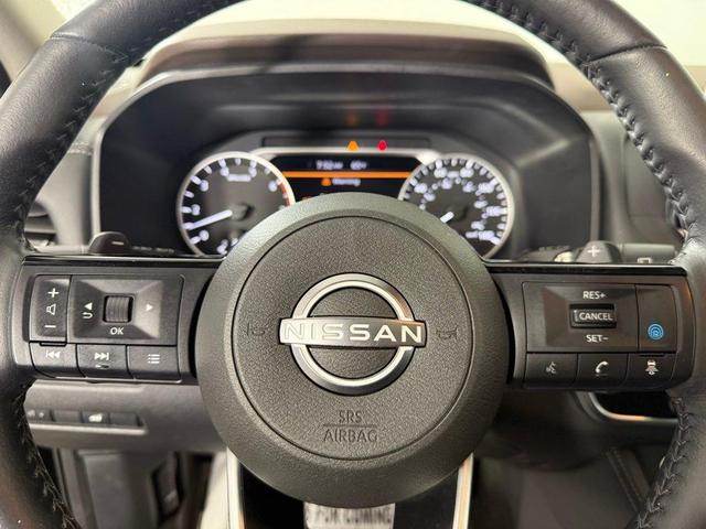 Photo of 2022 Super Black Nissan Rogue