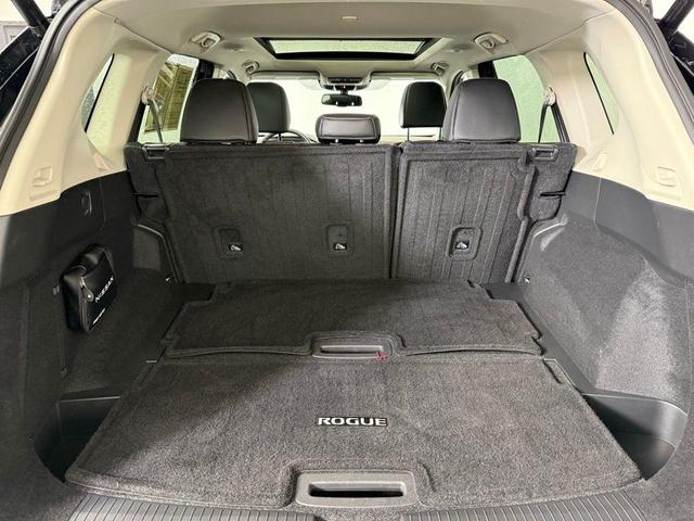 Photo of 2022 Super Black Nissan Rogue