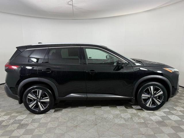 Photo of 2022 Super Black Nissan Rogue