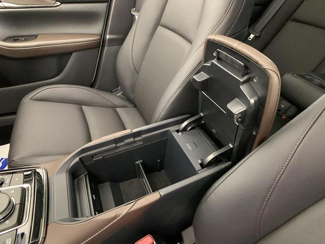 Photo of 2024 Snowflake White Pearl Mazda CX-30