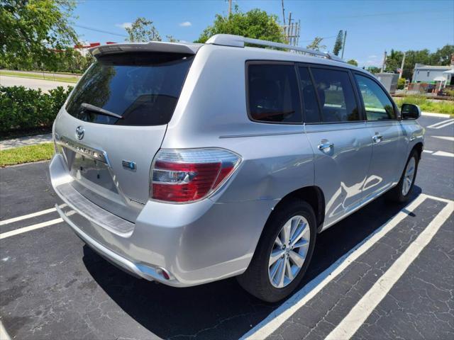 Photo of 2008 Classic Silver Metallic Toyota Highlander Hybrid
