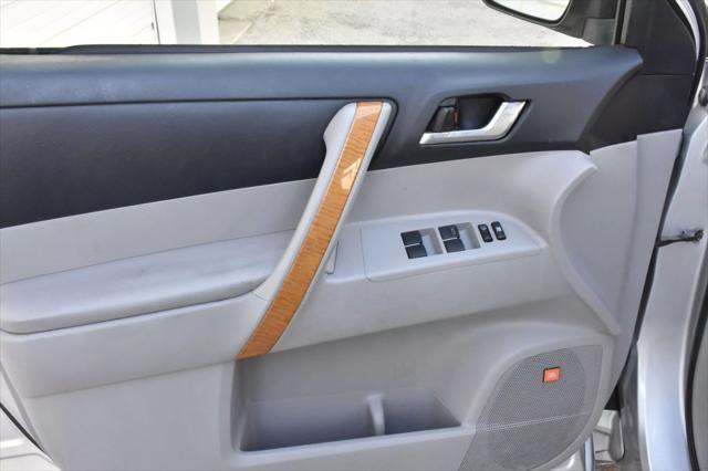 Photo of 2008 Classic Silver Metallic Toyota Highlander Hybrid