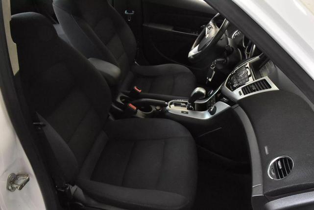 Photo of 2014 Summit White Chevrolet Cruze