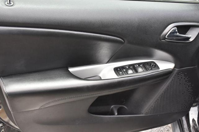 Photo of 2019 Pitch Black Clearcoat Dodge Journey