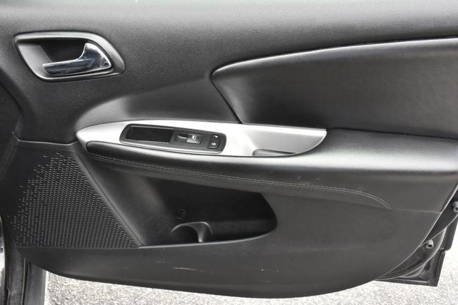 Photo of 2019 Pitch Black Clearcoat Dodge Journey