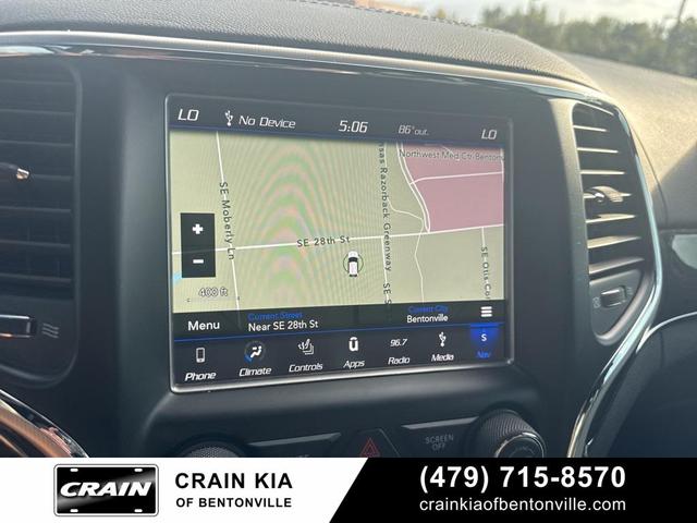 Photo of 2018 Ivory 3-Coat Jeep Grand Cherokee