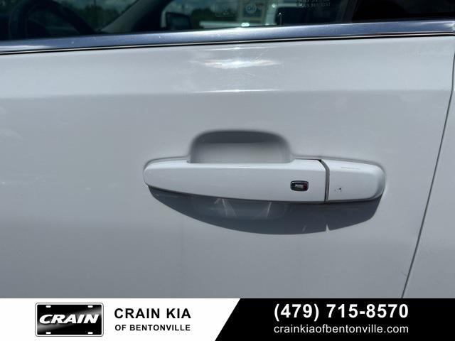 Photo of 2018 Summit White GMC Acadia