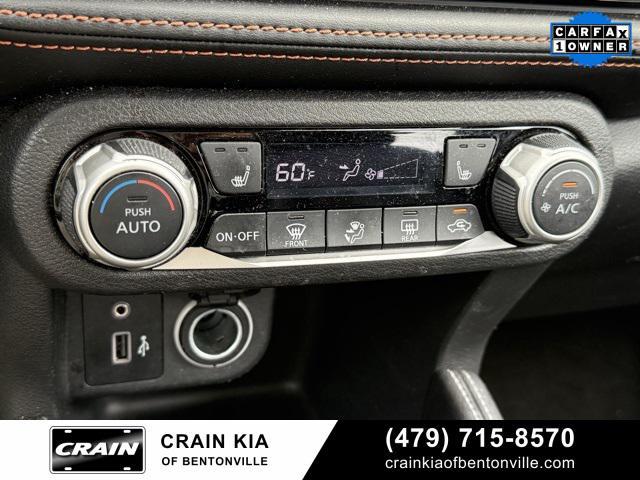 Photo of 2019 Super Black Nissan Kicks