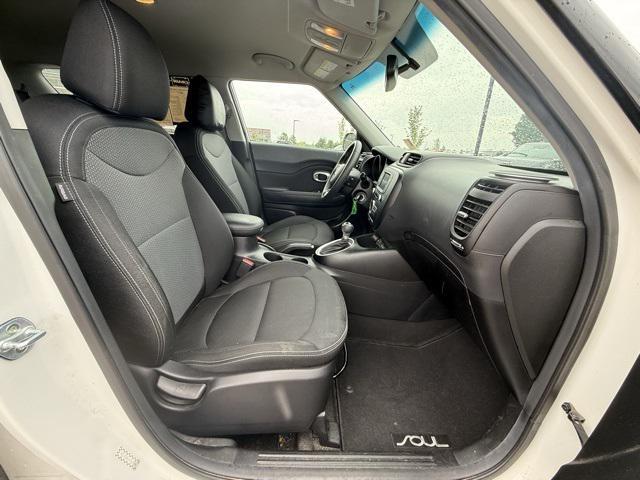 Photo of 2017 White w/Red Roof Kia Soul