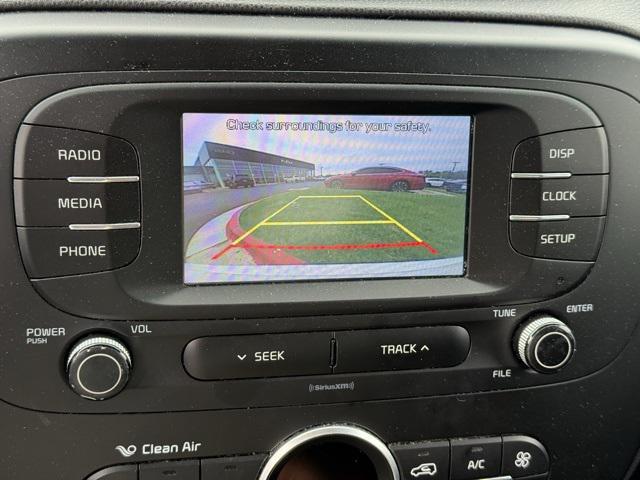 Photo of 2017 White w/Red Roof Kia Soul