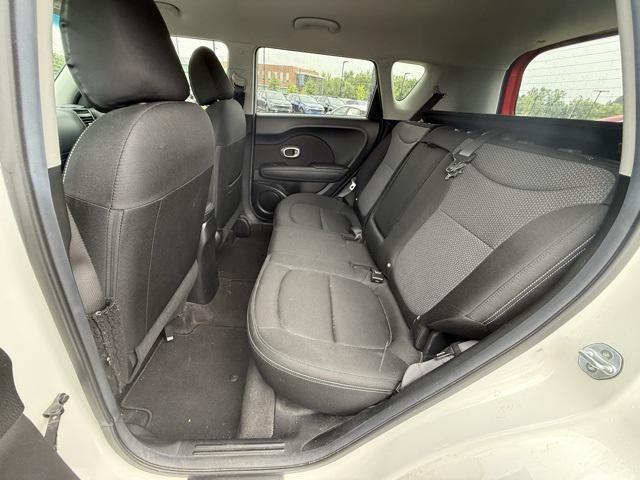 Photo of 2017 White w/Red Roof Kia Soul