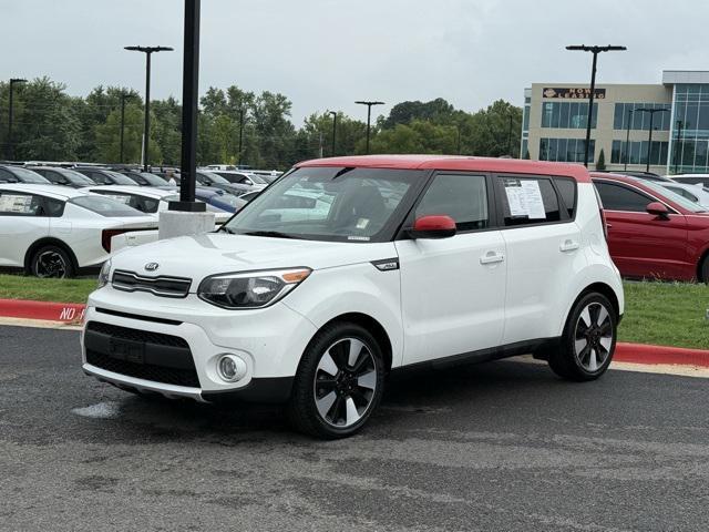 Photo of 2017 White w/Red Roof Kia Soul