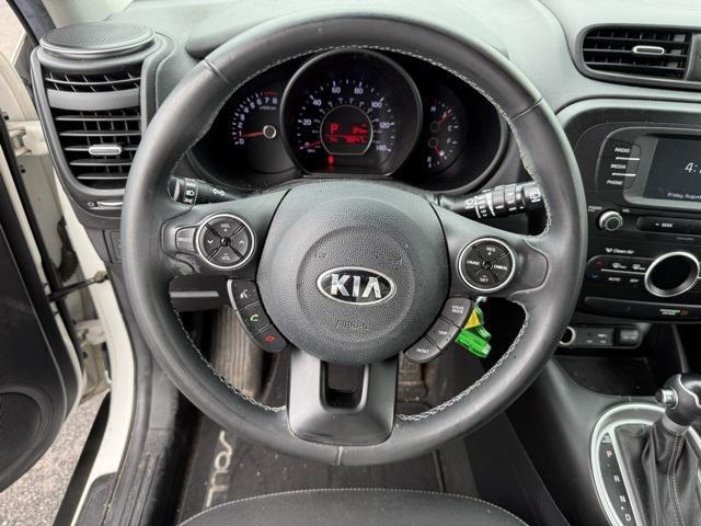 Photo of 2017 White w/Red Roof Kia Soul