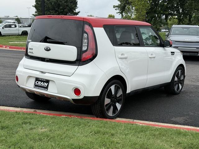 Photo of 2017 White w/Red Roof Kia Soul