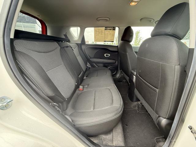 Photo of 2017 White w/Red Roof Kia Soul
