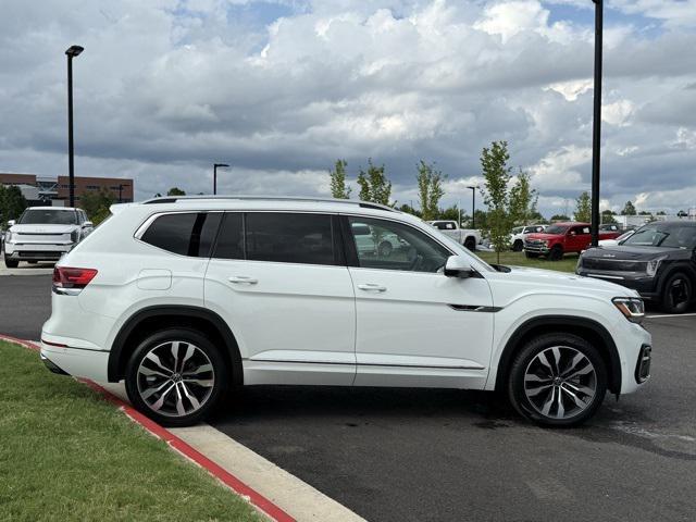 Photo of 2021 Pure White Volkswagen Atlas