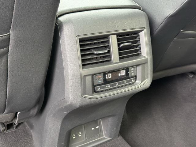 Photo of 2021 Pure White Volkswagen Atlas