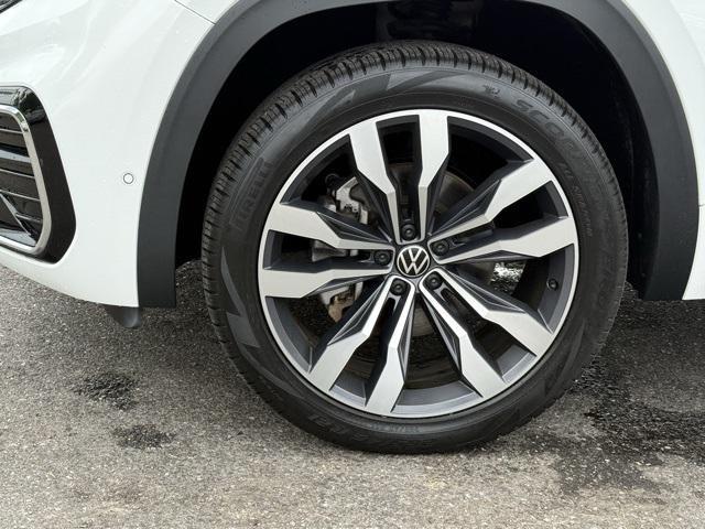 Photo of 2021 Pure White Volkswagen Atlas