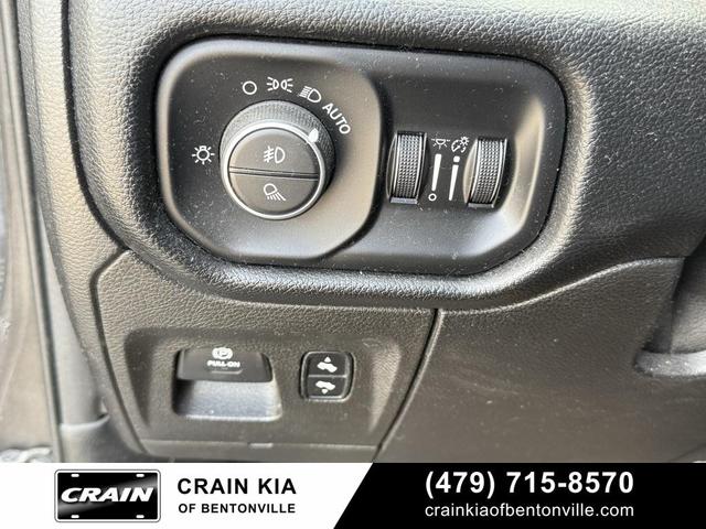 Photo of 2019 Granite Crystal Metallic Clearcoat RAM 1500