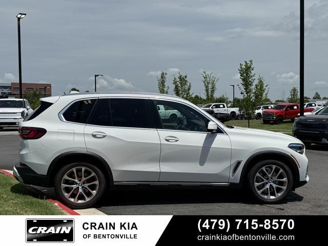 Photo of 2022 Alpine White BMW X5