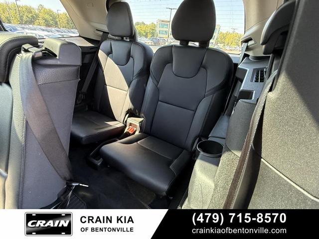 Photo of 2017 Crystal White Pearl Metallic Volvo XC90