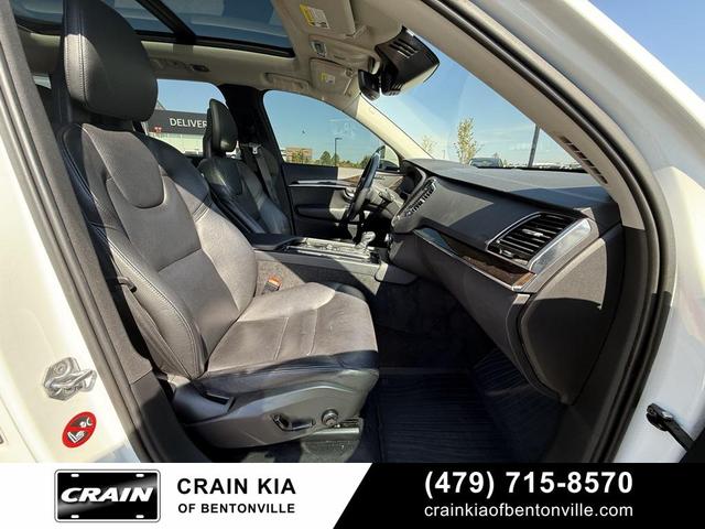 Photo of 2017 Crystal White Pearl Metallic Volvo XC90
